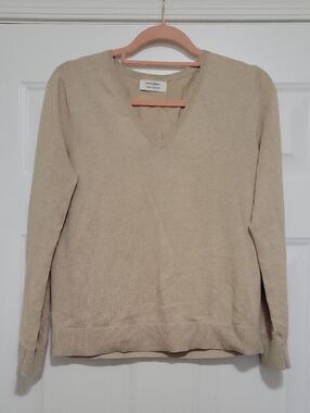 Banana Republic Beige V-Neck Forever Sweater